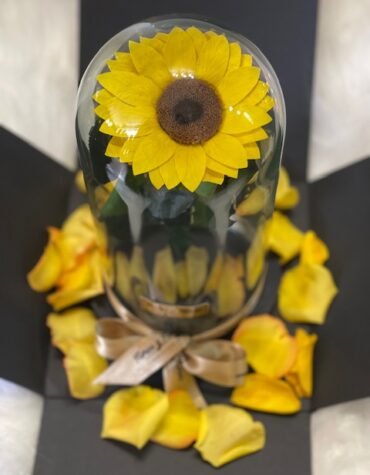Luxury preserved sunflower